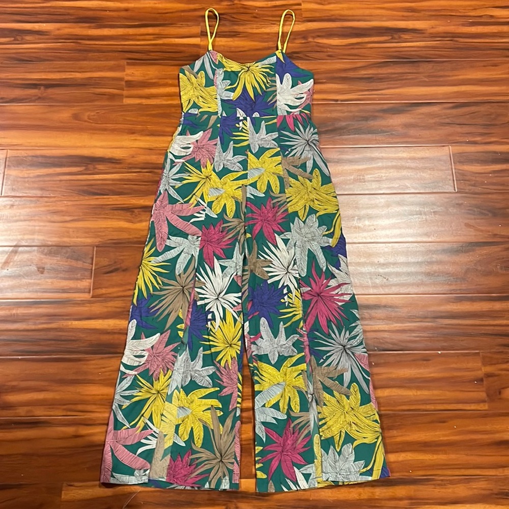 Tropical printed jumpsuit with leg slits